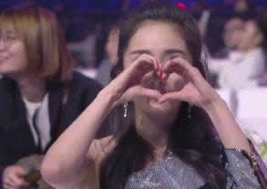 楊冪比心表情包 楊冪比心表情包