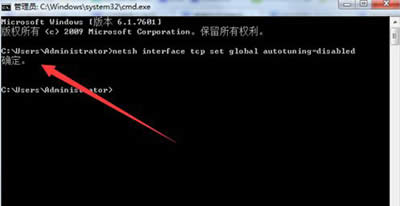 �\������