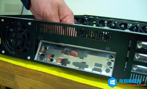 1453513518304975.jpg 主板擋板無法安裝怎么辦